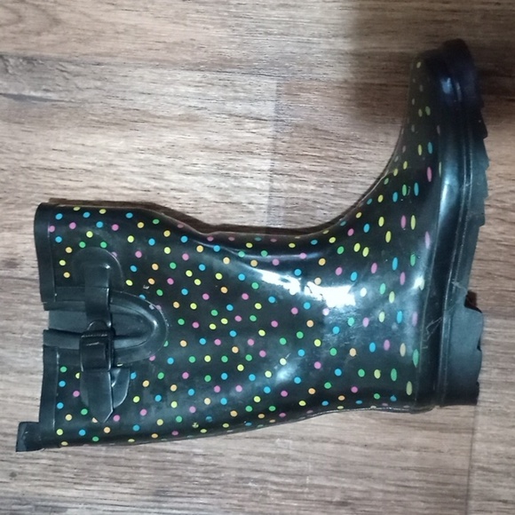 Black Winter Polka Dot Rain Boots with Glossy Finish and Stylish Design - Picture 2 of 5